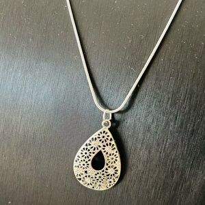 Elegant Silverplated filigree teardrop Women's Fashion Pendant Necklace 18"